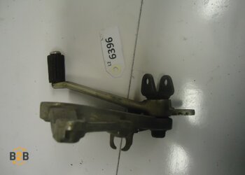 voetsteunen en schetsplaten, schakelpedaal