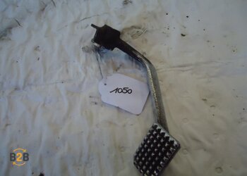 voetsteunen en schetsplaten, rempedaal