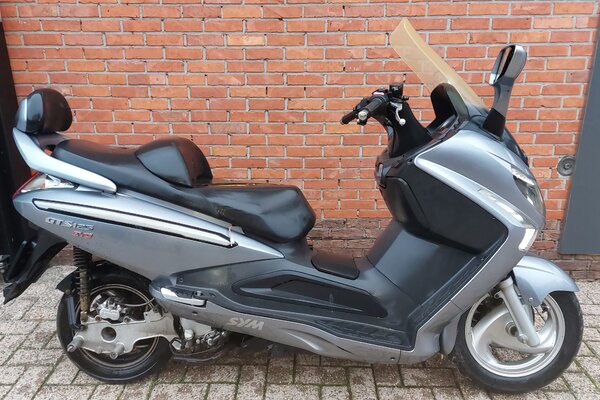 VERKOCHT - Sym GTS125 Evo scooter met werk aan - 400 Euro
