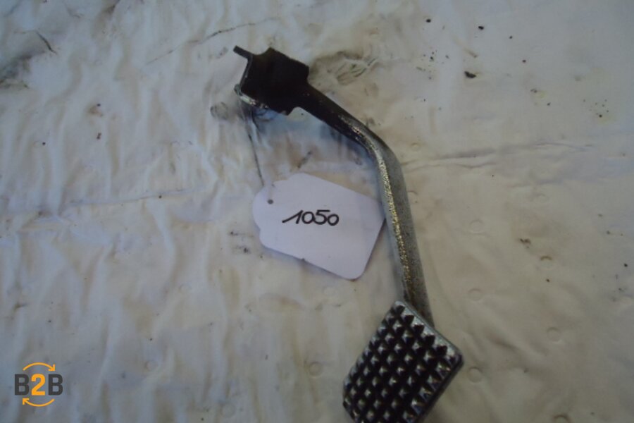 voetsteunen en schetsplaten, rempedaal