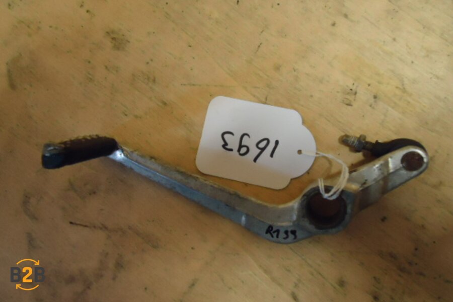 voetsteunen en schetsplaten, schakelpedaal