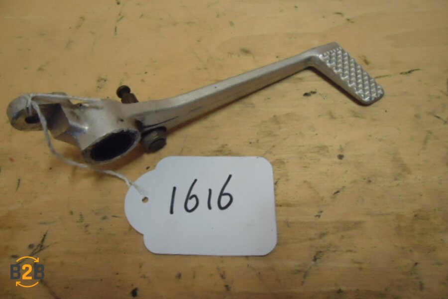 voetsteunen en schetsplaten, rempedaal