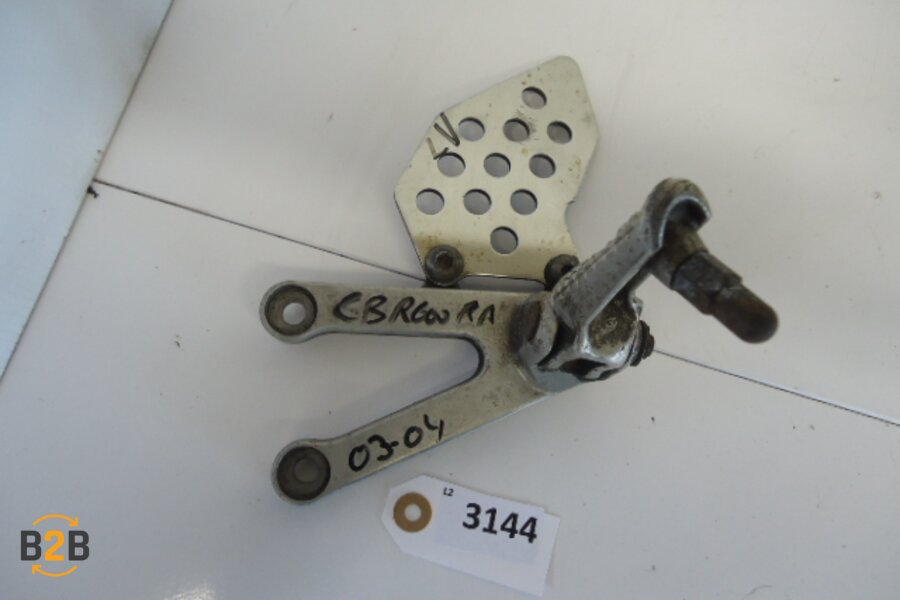 voetsteunen en schetsplaten, schakelpedaal