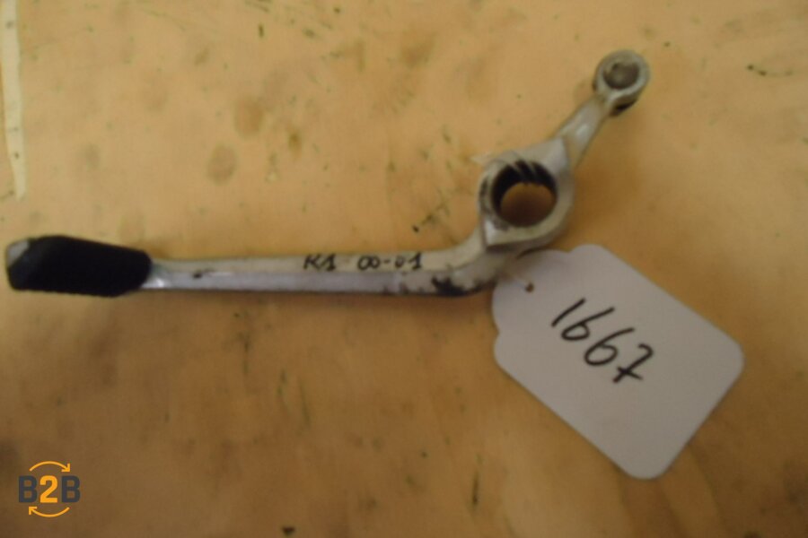 voetsteunen en schetsplaten, schakelpedaal